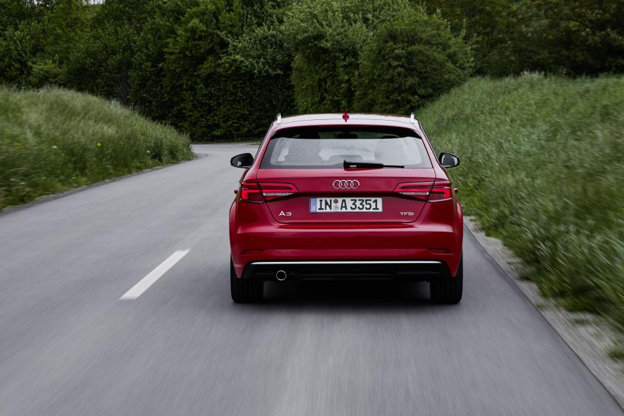  Audi A3 Sportback 2.0 TFSI (8V) 2016 года  (WW) (фото 8 из 19)